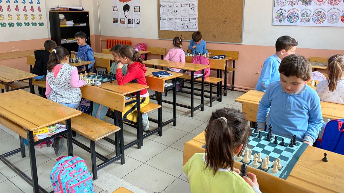 Okulumuz Öğrencileri Satranç Turnuvalarına Hazırlanmaya Başladı